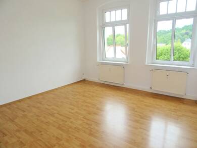 Wohnung zur Miete 270 € 2 Zimmer 52 m² 2. Geschoss frei ab sofort Karl Marx Straße Leubnitz Werdau 08412