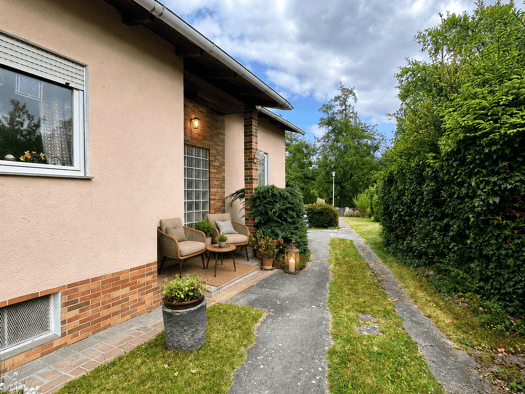 Einfamilienhaus zur Miete 1.000 € 3 Zimmer 100 m² 1.514 m² Grundstück frei ab 15.09.2026 Burglengenfeld Burglengenfeld 93133