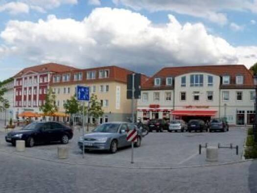 Bürofläche zur Miete - Erstbezug provisionsfrei 6,50 € 1 Zimmer 12 m² Bürofläche teilbar von 8 m² bis 12 m² Kirchstraße 34 Bad Muskau Bad Muskau 02953