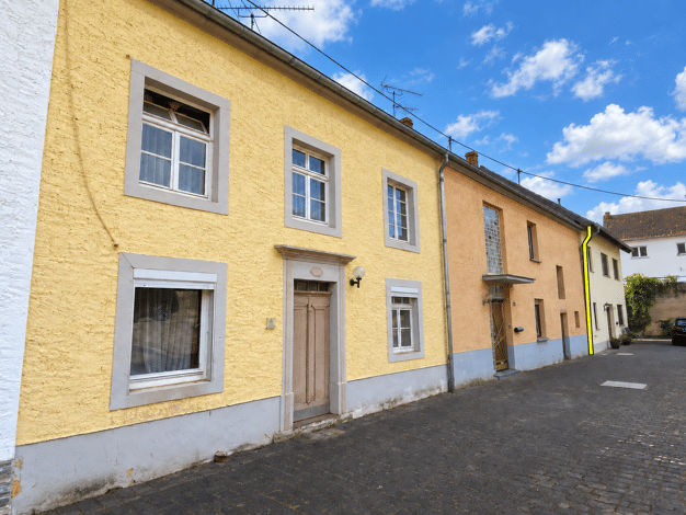Reihenmittelhaus zum Kauf 135.000 € 8 Zimmer 162 m² 964 m² Grundstück Menningen 54310