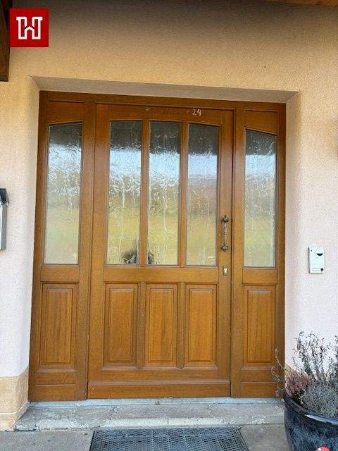 Immobilie in Pfarrweisach - Freistehendes Einfamilienhaus mit großer Doppelgarage und Blick ins Grüne ! - Bild 1