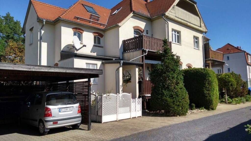 Wohnung zur Miete 550 € 2 Zimmer 77 m² frei ab sofort Naundorfer Straße 11 Coswig 01640