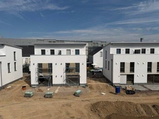 Doppelhaushälfte zur Miete - Erstbezug 2.490 € 5 Zimmer 140 m² 230 m² Grundstück frei ab sofort Hattersheim 65795