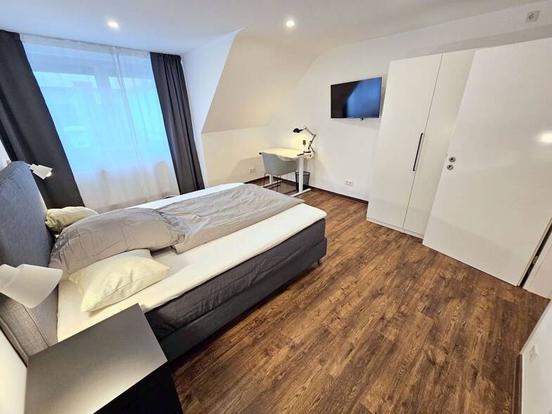 Wohnung zur Miete 650 € 3 Zimmer 16 m² 4. Geschoss frei ab sofort Taunusstraße 00 HH 4. OG re Bahnhofsviertel Frankfurt am Main 60329