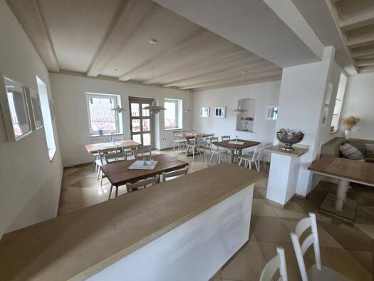 Haus zum Kauf 395.000 € 330 m² 700 m² Grundstück Senefelderstraße 15 Solnhofen Solnhofen 91807
