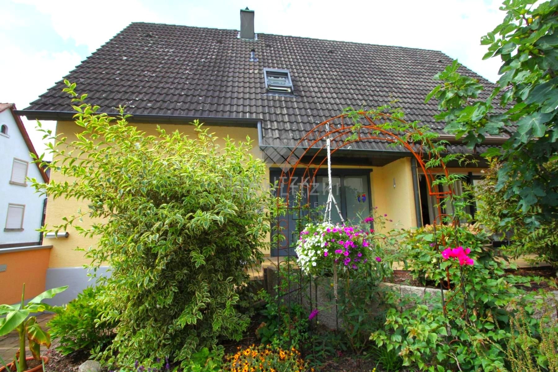 Einfamilienhaus zum Kauf 5 Zimmer 150 m²<br/>Wohnfläche 323 m²<br/>Grundstück Mörsch Rheinstetten 76287