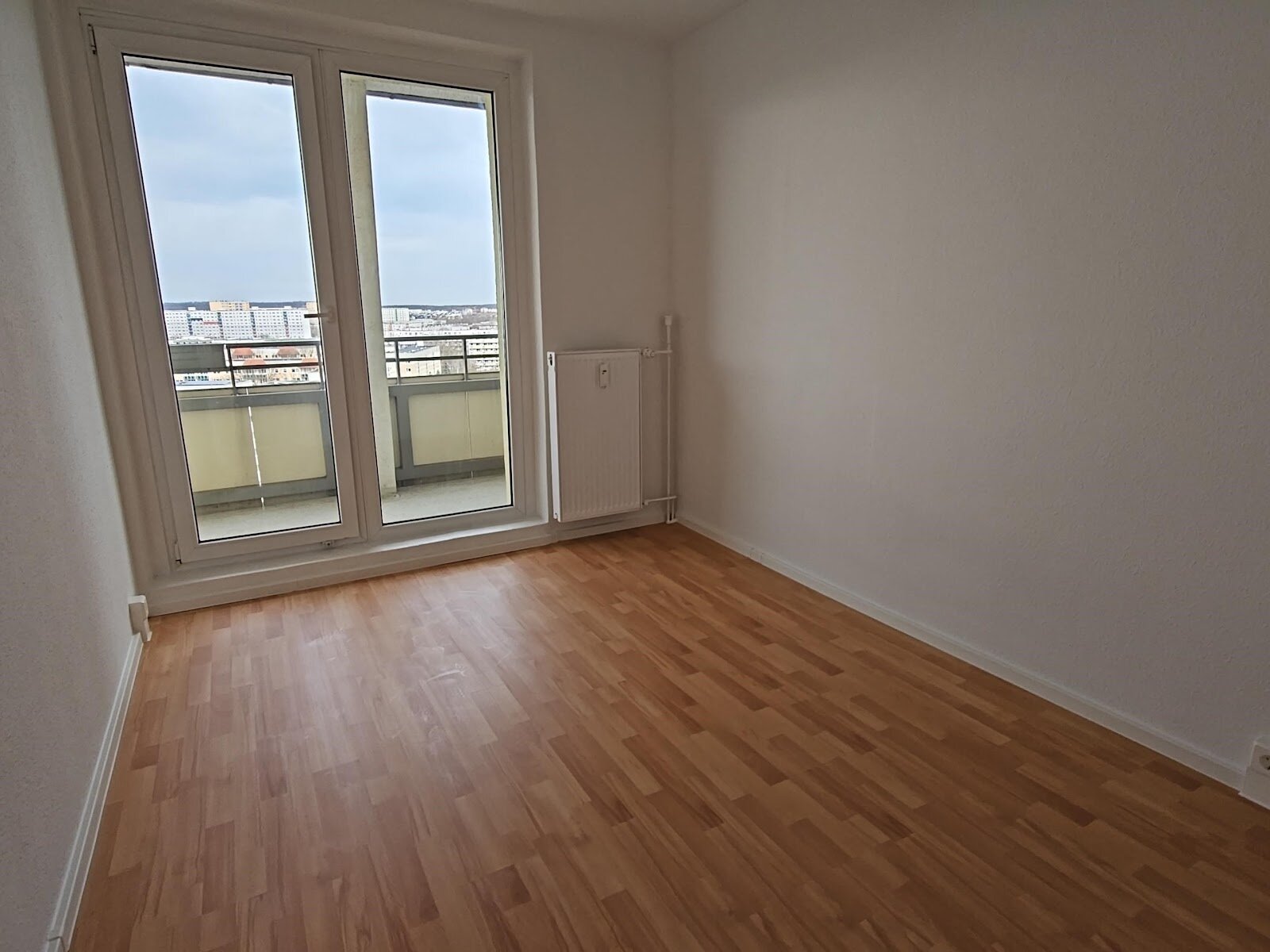 Wohnung zur Miete 332 € 3 Zimmer 59,9 m²<br/>Wohnfläche 10.<br/>Geschoss 01.02.2025<br/>Verfügbarkeit Richard-Paulick-Straße 5 Südliche Neustadt Halle (Saale) 06124