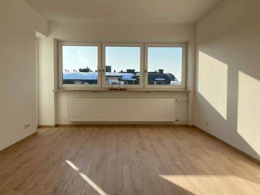 Wohnung zur Miete 695 € 3 Zimmer 77,9 m² 4. Geschoss frei ab 15.12.2025 Traunreut 83301