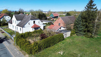Doppelhaushälfte zum Kauf 39.000 € 1 Zimmer 105 m² 1.140 m² Grundstück Burgstraße 41 Spantekow Spantekow 17392