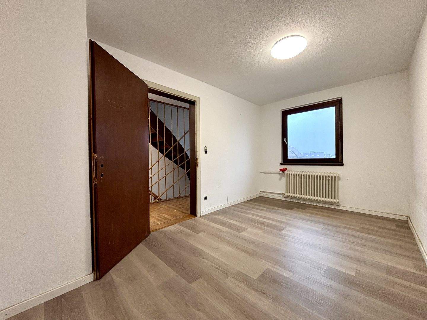 Immobilie in Kappel-Grafenhausen - Attraktive Anlageimmobilie mit 9 Einzelzimmern nahe Europa-Park - Bild 2