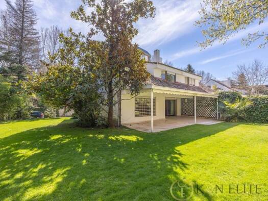 Chalet zum Kauf 2.700.000 € 6 Zimmer 500 m² 1.002 m² Grundstück Madrid 28035