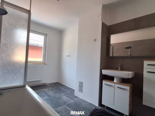 Wohnung zur Miete 600 € 4 Zimmer 107,1 m² 1. Geschoss Hohenberg 3192