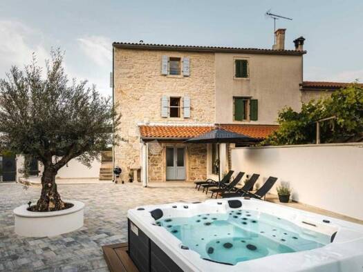 Haus zum Kauf 345.000 € 5 Zimmer 102 m² Porec Luka