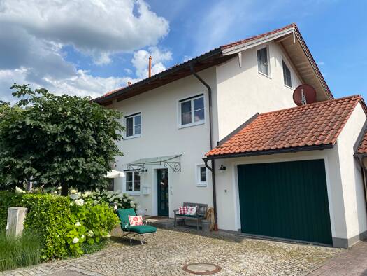 Doppelhaushälfte zur Miete 2.300 € 7 Zimmer 137 m² 304 m² Grundstück frei ab 10.03.2026 Eichbichl Stephanskirchen 83071