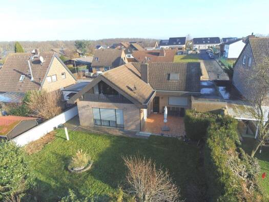 Einfamilienhaus zum Kauf 555.000 € 8 Zimmer 240 m² 668 m² Grundstück Hochkirchen Nörvenich 52388