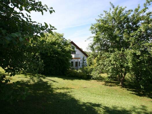 Mehrfamilienhaus zum Kauf 435.000 € 8 Zimmer 285 m² 1.221 m² Grundstück Am Schulgarten 28 Henneberg Henneberg 98617