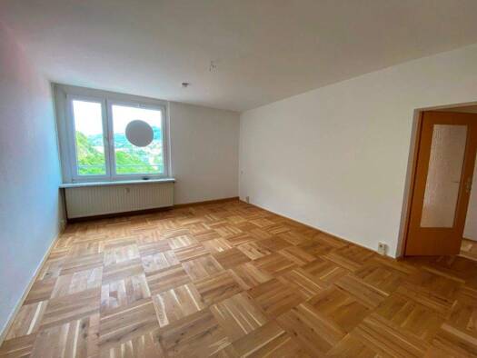 Wohnung zur Miete 433 € 2 Zimmer 54,3 m² 14. Geschoss Friedrich-König-Straße 11 Suhl 98527
