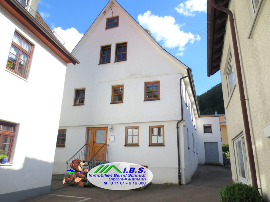 Einfamilienhaus zum Kauf 225.000 € 9 Zimmer 205 m²<br/>Wohnfläche 225 m²<br/>Grundstück ab sofort<br/>Verfügbarkeit Wiesensteig 73349