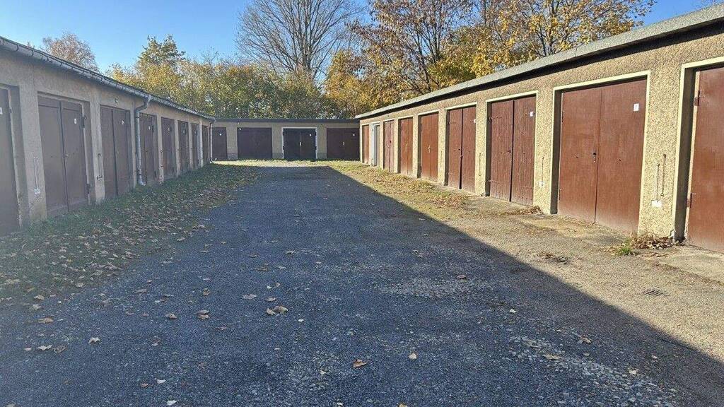 Garage zur Miete 49 € Rotdornweg 999 Elsterwerda 04910