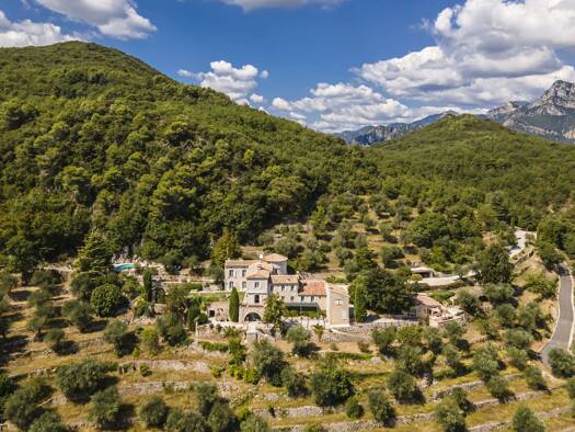 Schloss zum Kauf 550 m² 690.000 m² Grundstück LE BROC 06510