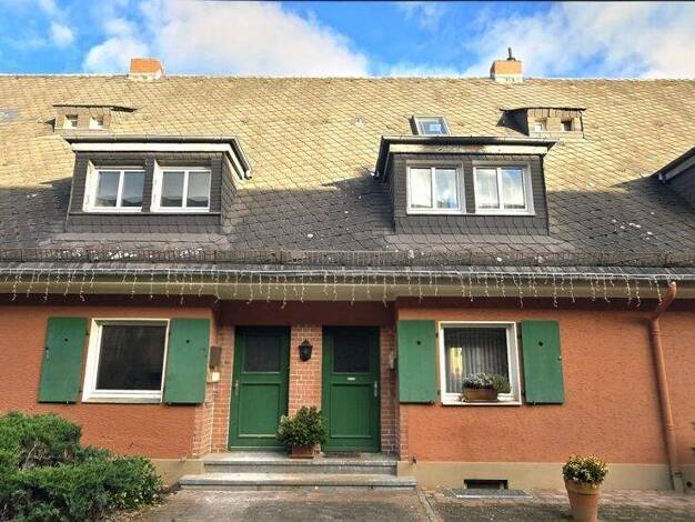 Reihenmittelhaus zum Kauf 350.000 € 6 Zimmer 82,8 m² 251 m² Grundstück Nied Frankfurt am Main 65934