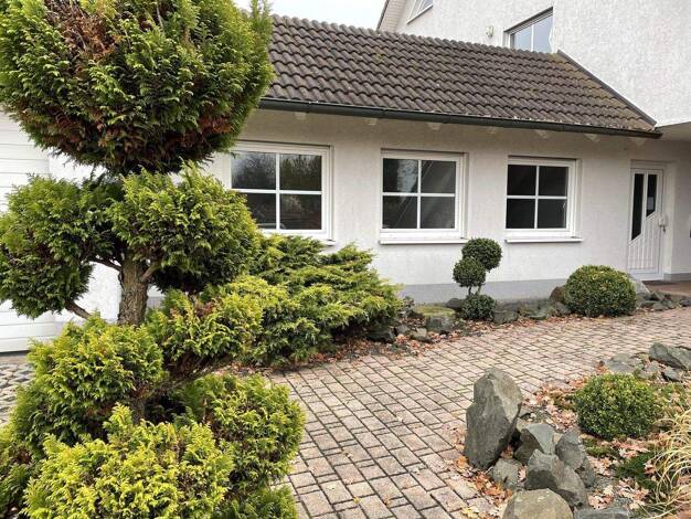 Wohnung zur Miete 950 € 4 Zimmer 145 m² frei ab sofort Hermsdorf 07629