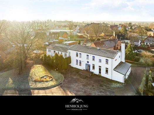 Mehrfamilienhaus zum Kauf 380.000 € 730 m² 1.200 m² Grundstück Dömitz Dömitz 19303
