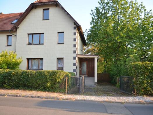 Doppelhaushälfte zum Kauf provisionsfrei 250.000 € 7 Zimmer 166 m² 554 m² Grundstück frei ab sofort Gothaer Straße 4 Ohrdruf 99885