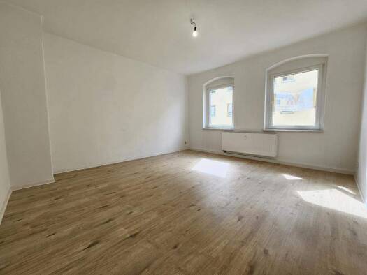 Wohnung zur Miete 358 € 2 Zimmer 65,3 m² 1. Geschoss Lutherstraße 13 Aue 08280