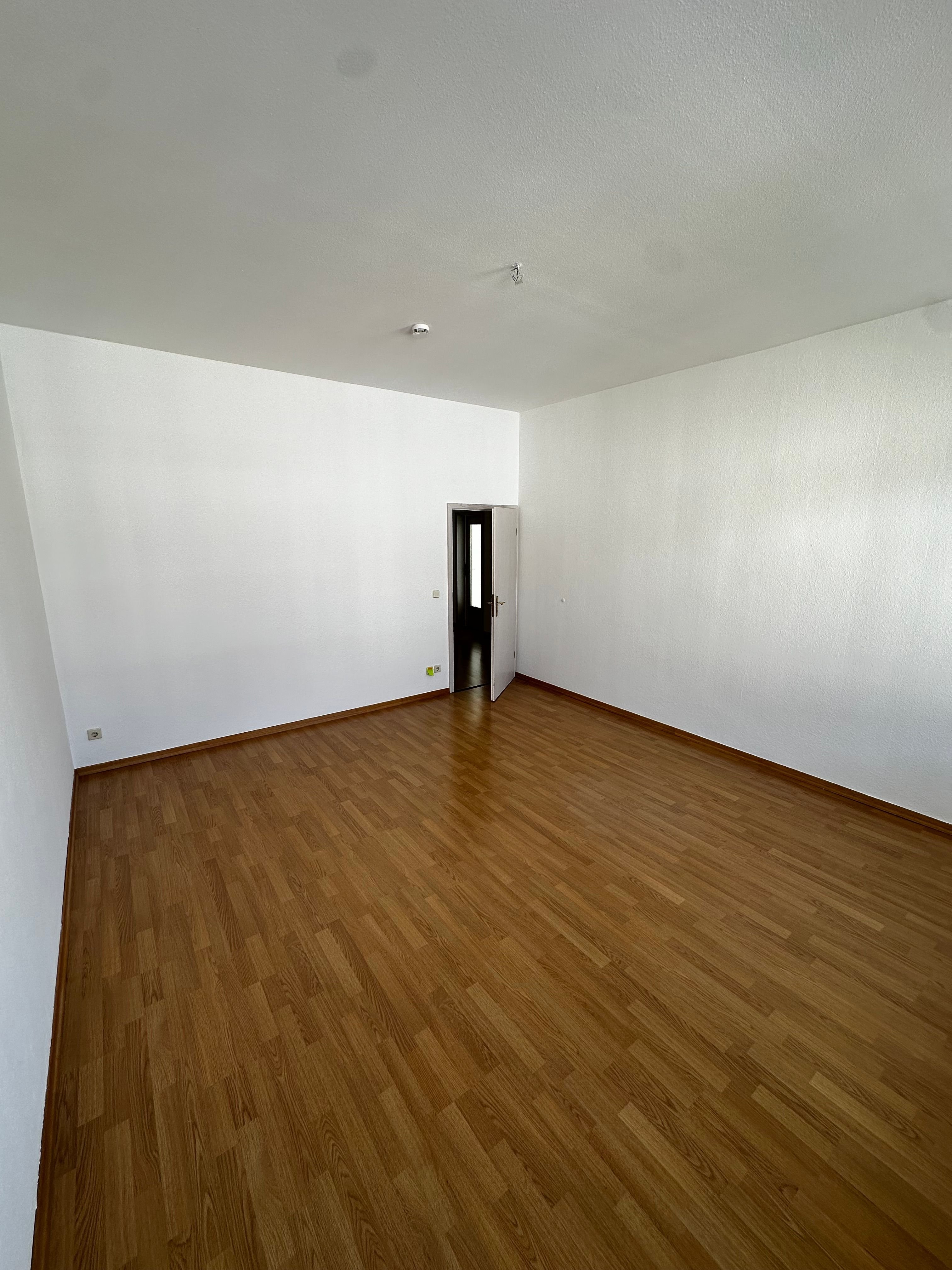 Wohnung zur Miete 465 € 3 Zimmer 80,5 m²<br/>Wohnfläche 2.<br/>Geschoss ab sofort<br/>Verfügbarkeit Franz-Mehring-Straße 60 Clara-Zetkin-Straße / Friedrich-Engels-Straße Gera 07545