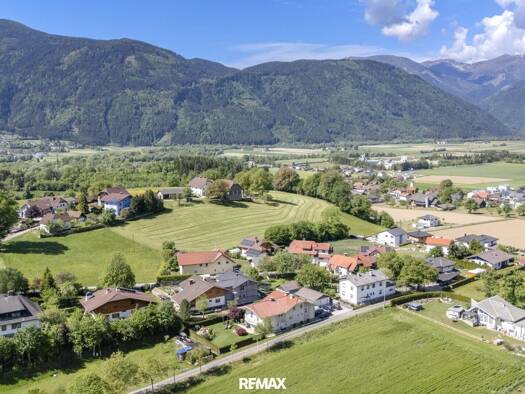 Immobilie in Lendorf - Mehrfamilienhaus zum Kauf - Lendorf - 585.000 € - 9,5 Zimmer, 254 m², 1.000 m² Grundstück - Bild 2