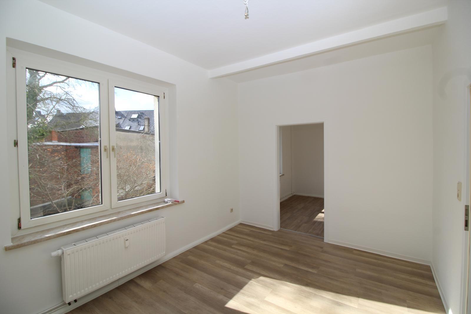 Wohnung zur Miete 310 € 2 Zimmer 50 m²<br/>Wohnfläche 1.<br/>Geschoss Leubnitz Werdau 08421