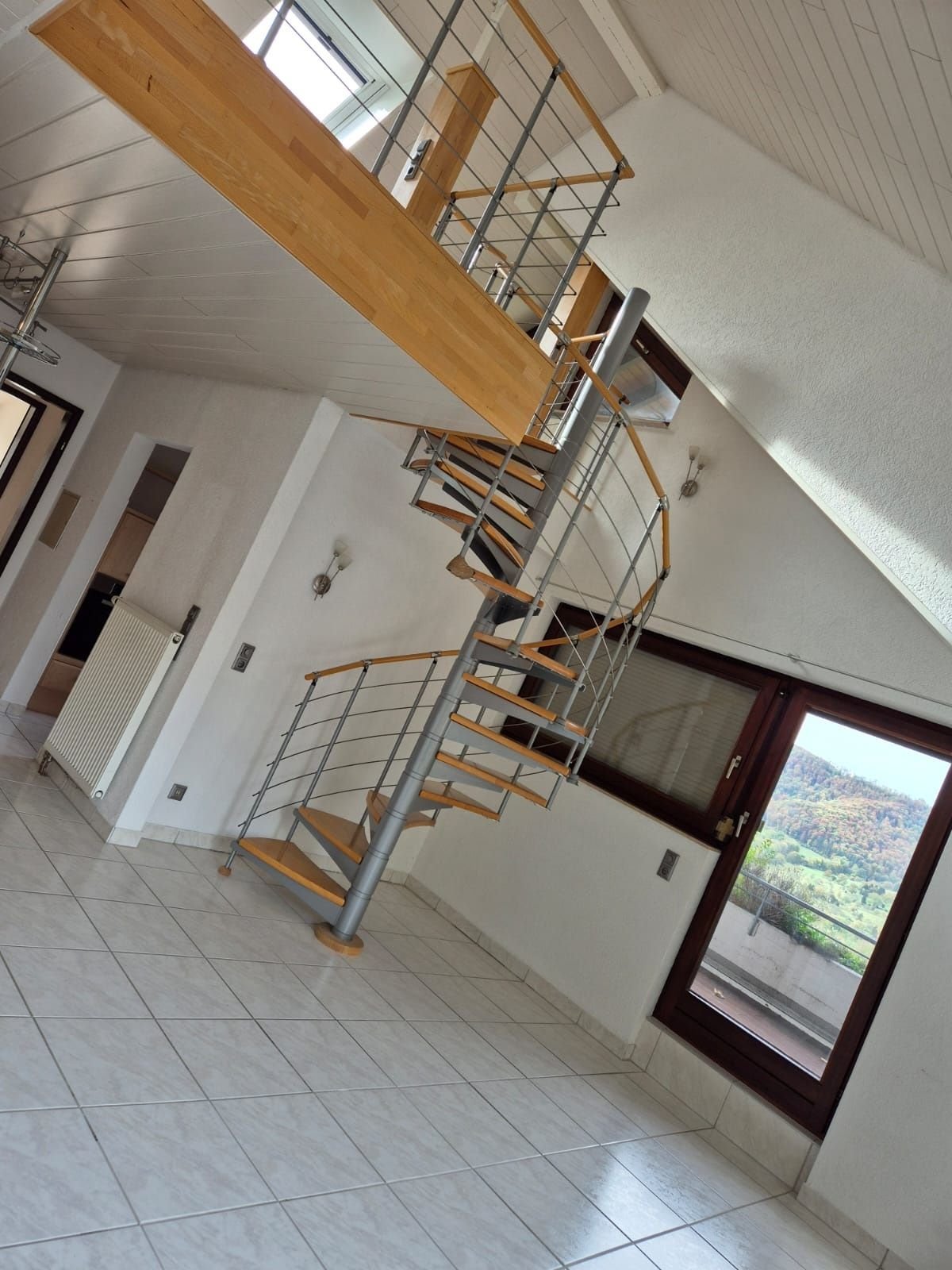 Maisonette zur Miete 1.050 € 5 Zimmer 99 m²<br/>Wohnfläche 2.<br/>Geschoss ab sofort<br/>Verfügbarkeit Am Schönblick 2 Bad Urach Bad Urach 72574