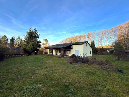 Einfamilienhaus zum Kauf 330.000 € 5 Zimmer 138 m² 2.071 m² Grundstück frei ab 31.03.2026 Metzenbühlstraße 8 Betzenstein 91282