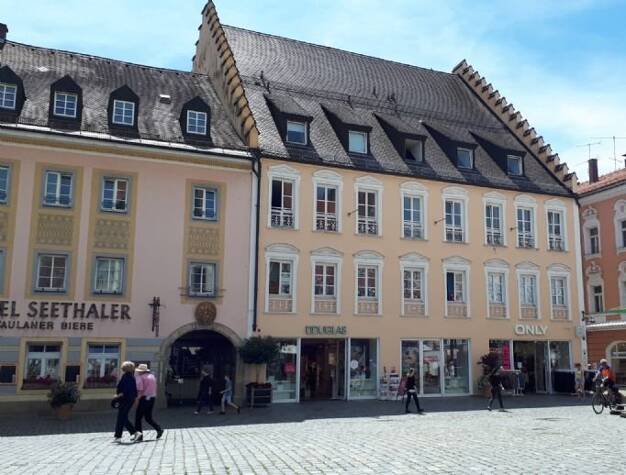 Wohnung zur Miete 720 € 3 Zimmer 90 m² 3. Geschoss frei ab 01.08.2025 Aprilgasse 3 Planungsbezirk 105 Straubing 94315