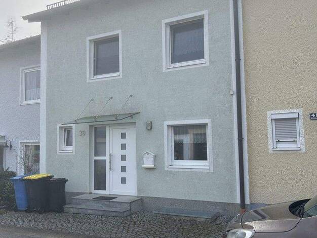Reihenmittelhaus zur Miete 1.100 € 6 Zimmer 133 m² 225 m² Grundstück frei ab 01.07.2026 Pfarrkirchen 84347