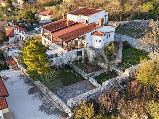Einfamilienhaus zum Kauf 475.000 € 5 Zimmer 1.000 m² Grundstück Crikvenica 51260