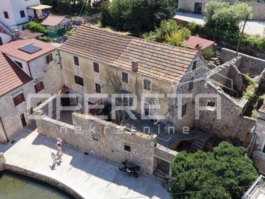 Haus zum Kauf 700.000 € 12 Zimmer 300 m² Jelsa