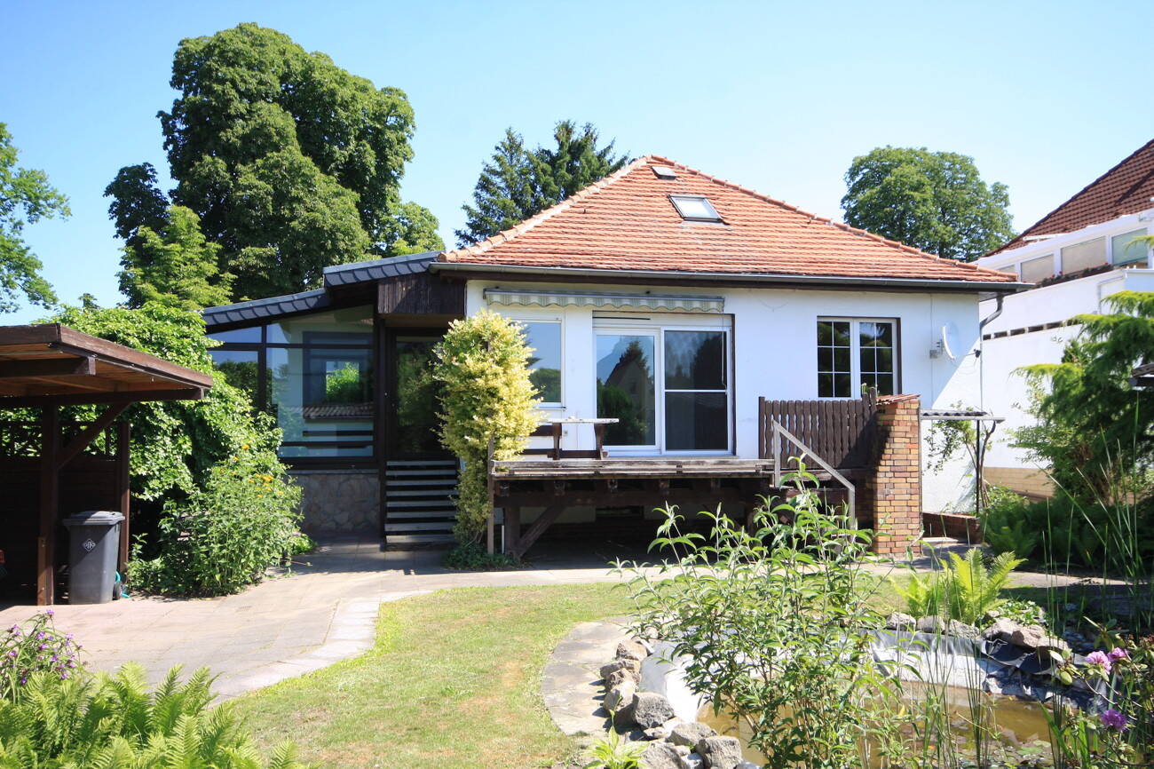 Immobilie in Falkensee - Zur Sanierung: Charmantes Einfamilienhaus mit Wintergarten von 1928 auf sonnigem Südgrundstück - Bild 0