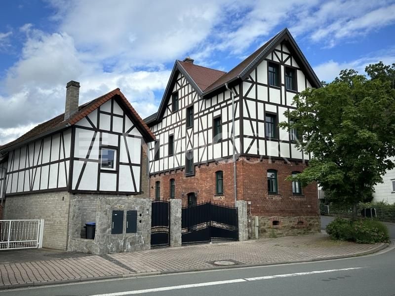 Einfamilienhaus zum Kauf 665.000 € 7 Zimmer 204 m²<br/>Wohnfläche 390 m²<br/>Grundstück Atzbach Lahnau 35633