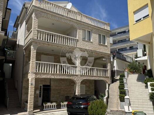 Haus zum Kauf 950.000 € 13 Zimmer 633 m² Baska Voda