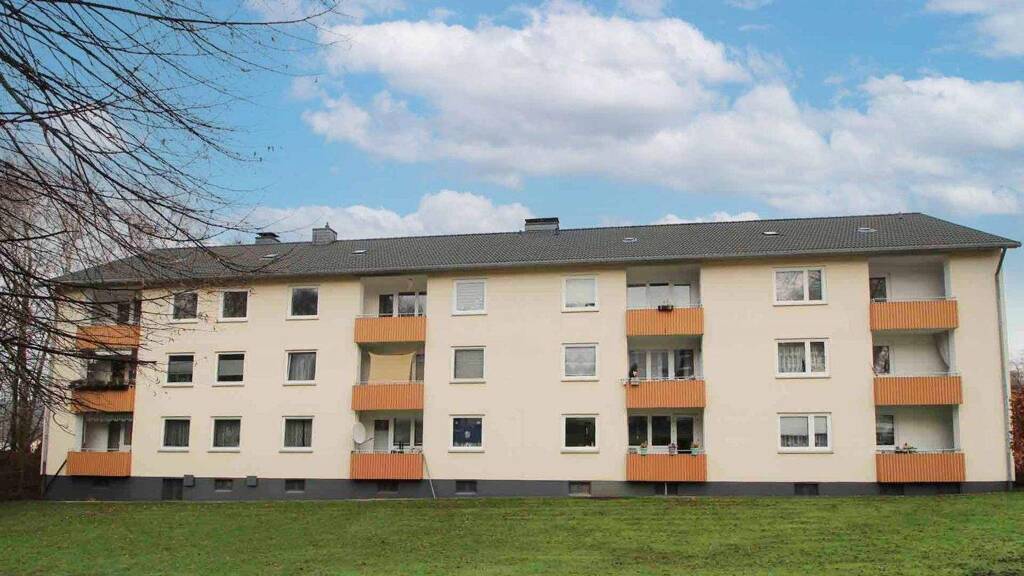 Wohnung zum Kauf 99.000 € 3 Zimmer 74,9 m² 1. Geschoss Lage 32791