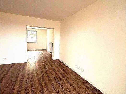 Wohnung zur Miete 1.000 € 5 Zimmer 123,7 m² Geschoss 1/3 frei ab sofort Weißenfelser Straße 77 Merseburg 06217