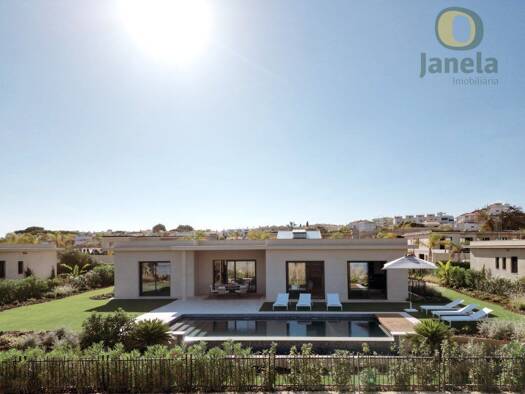Haus zum Kauf 1.800.000 € 186 m² 563 m² Grundstück Montenegro 8005