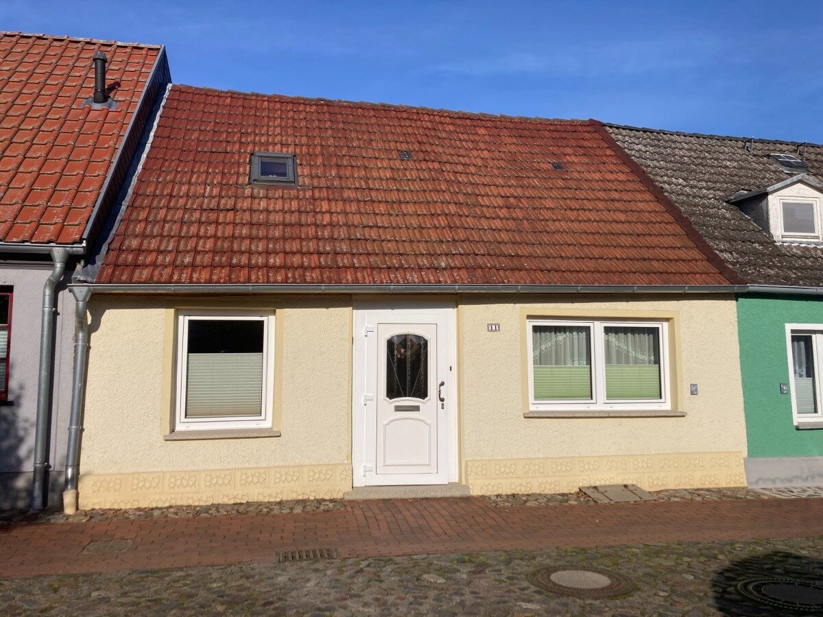 Reihenmittelhaus zum Kauf 90.000 € 4 Zimmer 100 m²<br/>Wohnfläche 1.040 m²<br/>Grundstück Neukalen Neukalen 17154