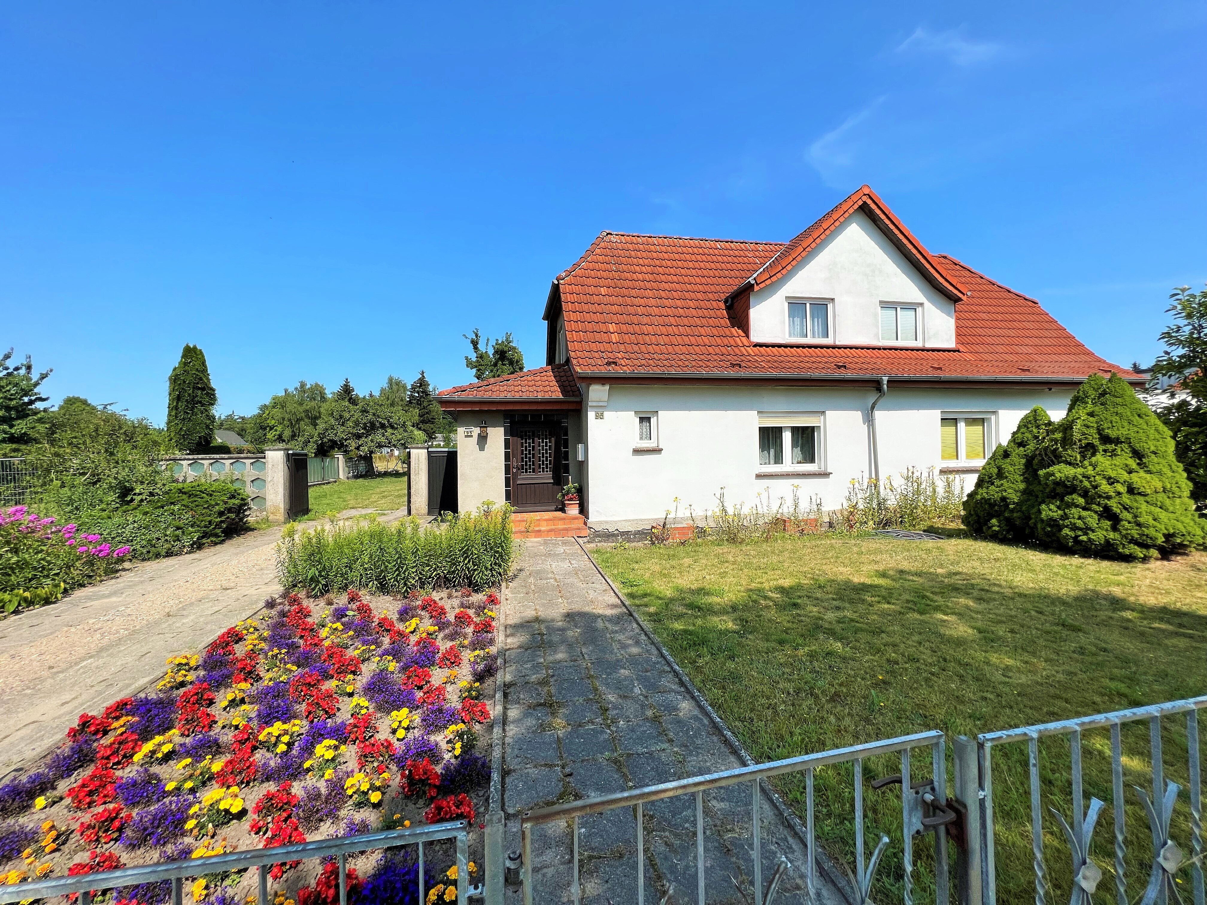 Doppelhaushälfte zum Kauf 344.500 € 4,5 Zimmer 100 m²<br/>Wohnfläche 2.311 m²<br/>Grundstück ab sofort<br/>Verfügbarkeit Gartenstadt Rostock 18059