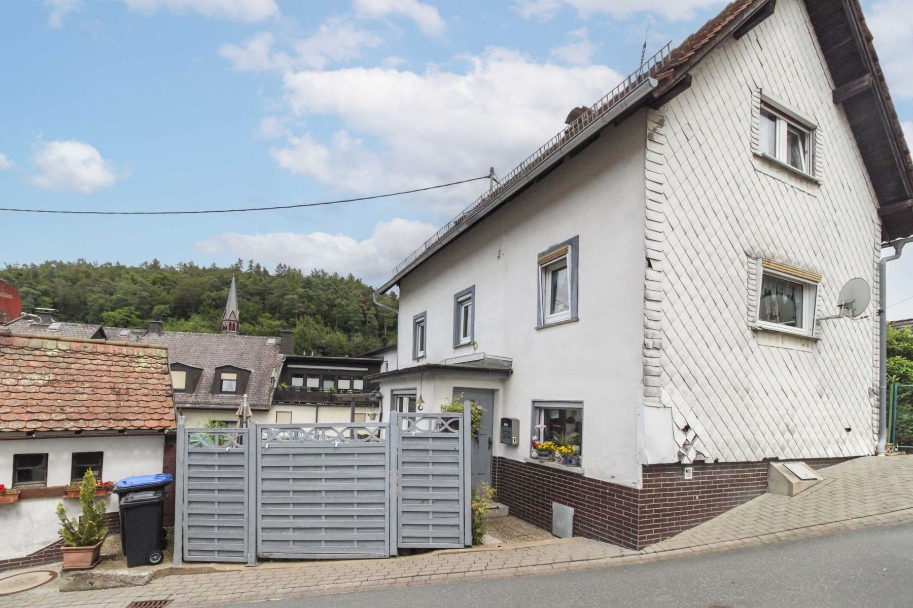 Einfamilienhaus zum Kauf 255.000 € 6 Zimmer 129 m²<br/>Wohnfläche 194 m²<br/>Grundstück Schmitten Schmitten 61389