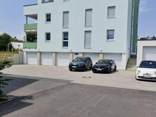 Terrassenwohnung zur Miete 1.248 € 4 Zimmer 108,5 m² 3 Geschosse frei ab 01.04.2026 Limbach-Oberfrohna 09212