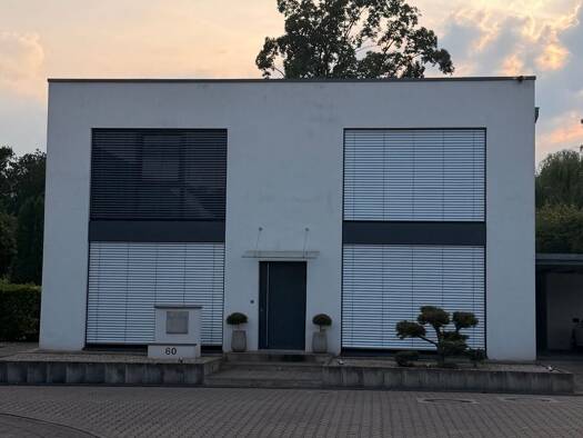 Einfamilienhaus zur Miete 2.750 € 6 Zimmer 253,5 m² 760 m² Grundstück frei ab sofort Schloß Neuhaus Paderborn 33104