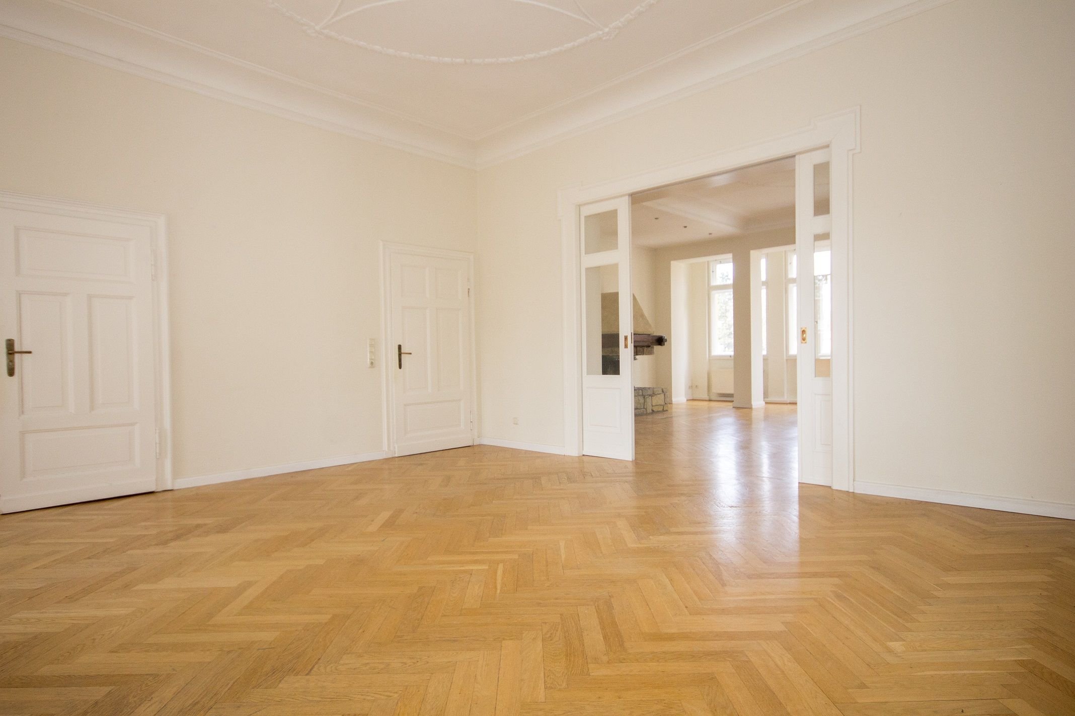 Einfamilienhaus zur Miete 2.750 € 8,5 Zimmer 320 m²<br/>Wohnfläche 650 m²<br/>Grundstück 01.03.2025<br/>Verfügbarkeit Südstadt Weimar 99425